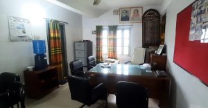 সরকারি কর্মকর্তাদের প্রথমদিনই ‘লেট’