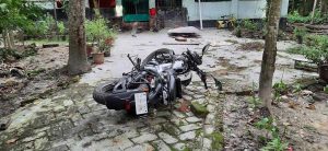 মোটরসাইকেল ভাংচুর