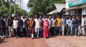 বাগেরহাটে বৈষম্যবিরোধী আন্দোলনে গুলিবিদ্ধ ছাত্রনেতাকে সংবর্ধনা