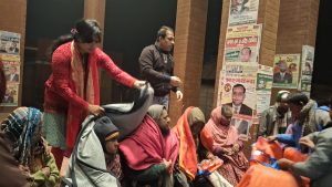 বাগেরহাটে গভীর রাতে উষ্ণতার পরশ নিয়ে  ছিন্নমূল মানুষের পাশে জেলা পুলিশ সুপার