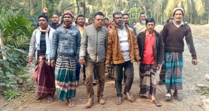 বাগেরহাটে ব্রিজ নির্মানে স্থানীয় নেতার বাধা, চাঁদা দাবির অভিযোগে মানববন্ধন ও বিক্ষোভ
