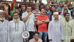 আলোচকরা আলোচনা করেন, গতকালকে জাতীয় প্রেসক্লাবের সামনে হাফ শেখ হাফিজুর রহমানের বিরুদ্ধে একটি মানববন্ধন করেন, যে মানববন্ধনে ভিতরে কোন মূল্য হাটের লোক উপস্থিত ছিল না, হাফিজুর রহমানের রাজনীতির ইতিহাস দীর্ঘ 40 বছরের ইতিহাস, তিনি একাধারে ছাত্রদলের সভাপতি যুবদলের সভাপতি বিএনপির সভাপতি, এই ধরনের  নোংরা চর্চা থেকে নিজেদেরকে বিরত রাখুন, এটা হাফিজুর রহমানের নয় মোল্লাহাট বিএনপির বিএনপি'র বিরুদ্ধে একটি প্রচার, এসব নোংরামি না করে ভোটার দের কাছে যান ভোট যান হাফিজুর রহমানকে পরাজয় করেই প্রমাণ করুন আপনারা জনপ্রিয়